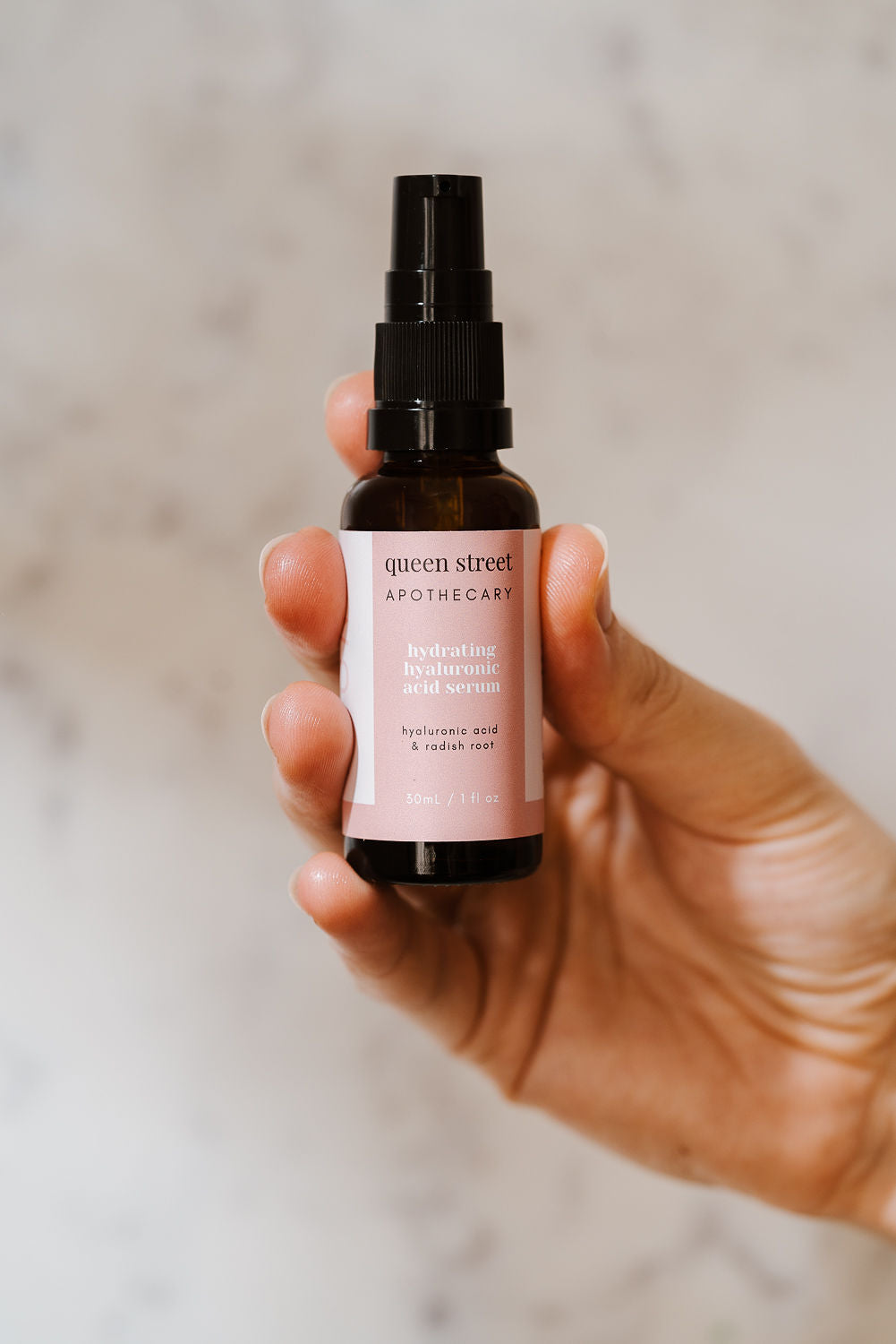100% vegan, hydrating hyaluronic acid serum